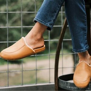 Olukai Korea leather sheep skin lined slippers